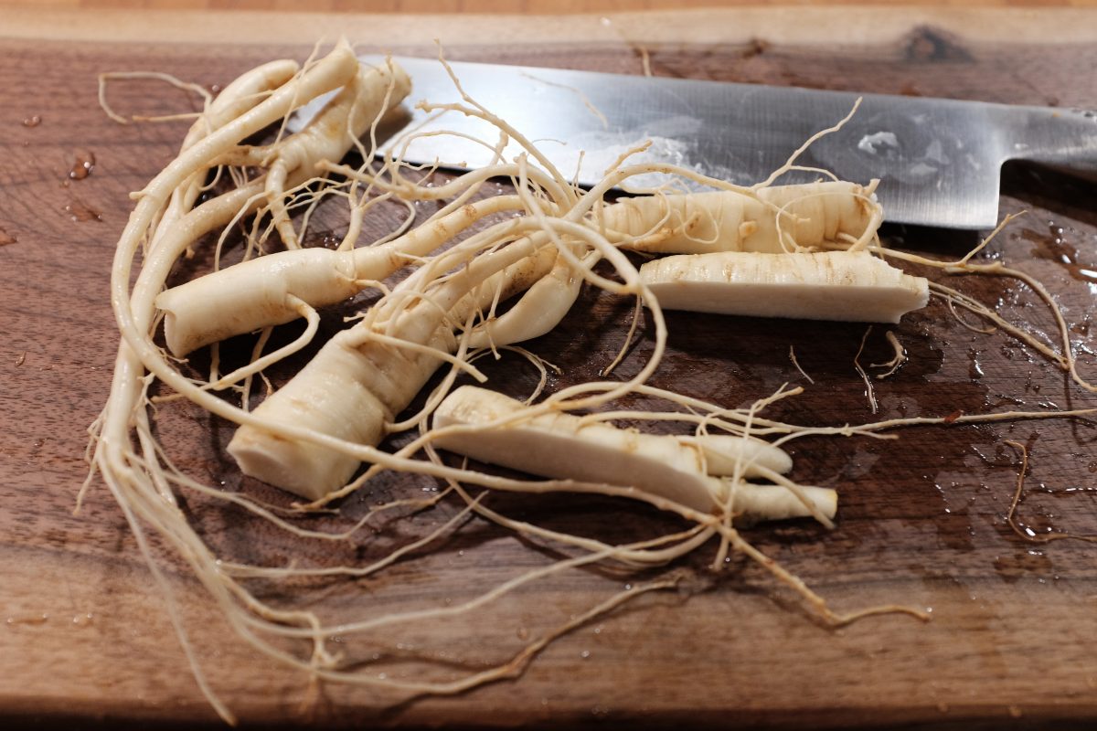 dividing ginseng roots for samgyetang