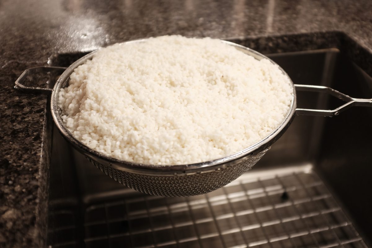 draining rice for makgeolli