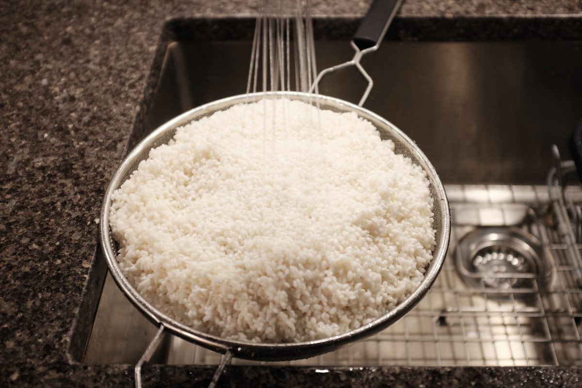 rinsing rice