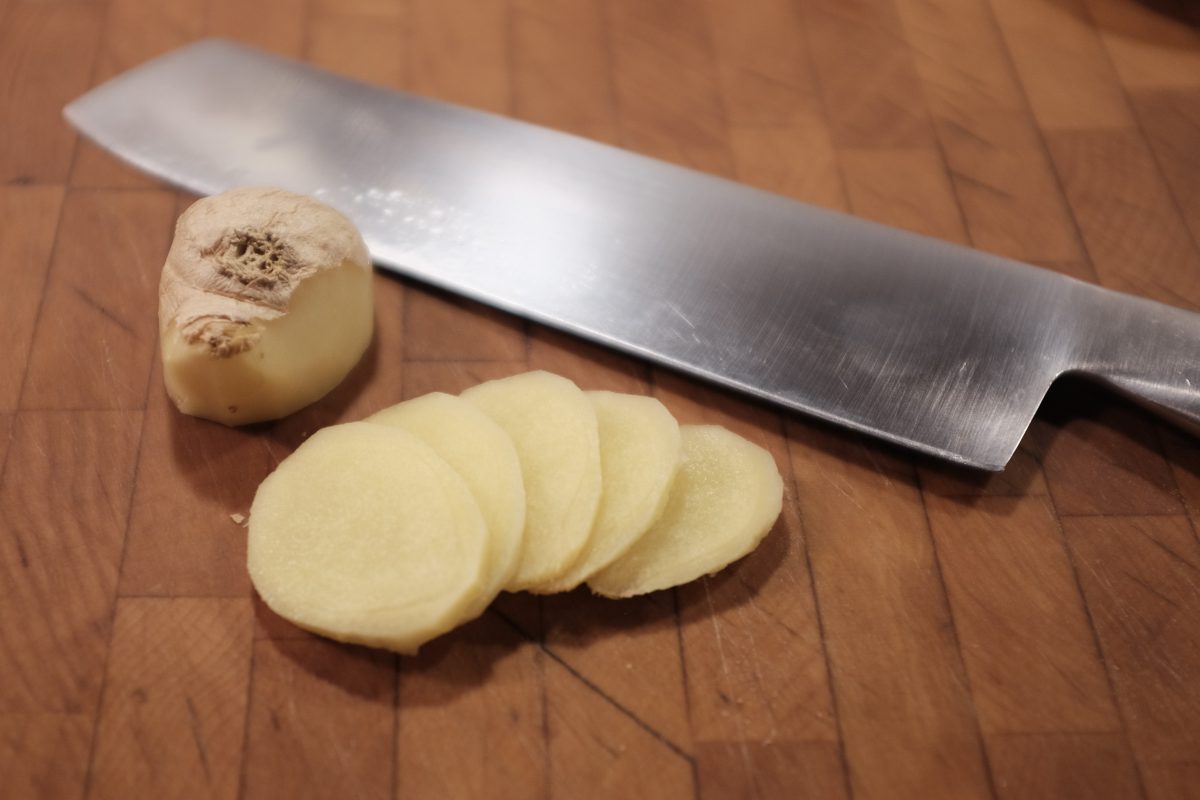 sliced ginger