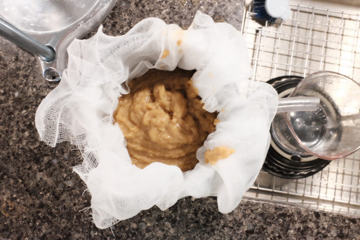 filling basket with mash pulp