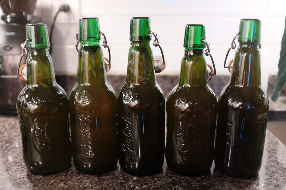 shows bottles full, 2cm from top