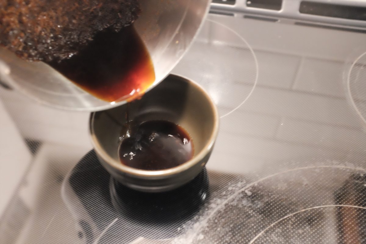 straining sauce